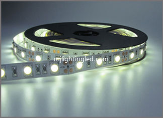 CHINE Tape à LED 5050 SMD 600led Non imperméable à l'eau 5M DC12V Flexible bande à LED 60Leds/M Corde décorative blanche fournisseur